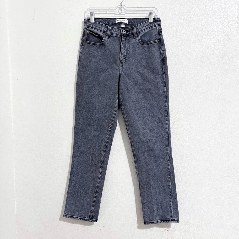 Abercrombie & Fitch Curve Love Mid Rise 90s Straight Jean in Grey